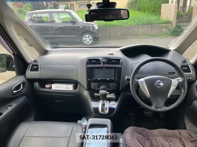 Nissan SERENA 2015-11 8414920-14