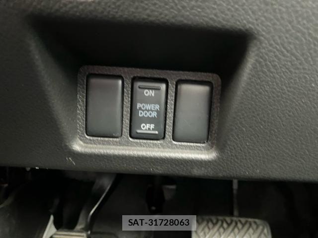 Nissan SERENA 2015-11 8414920-22