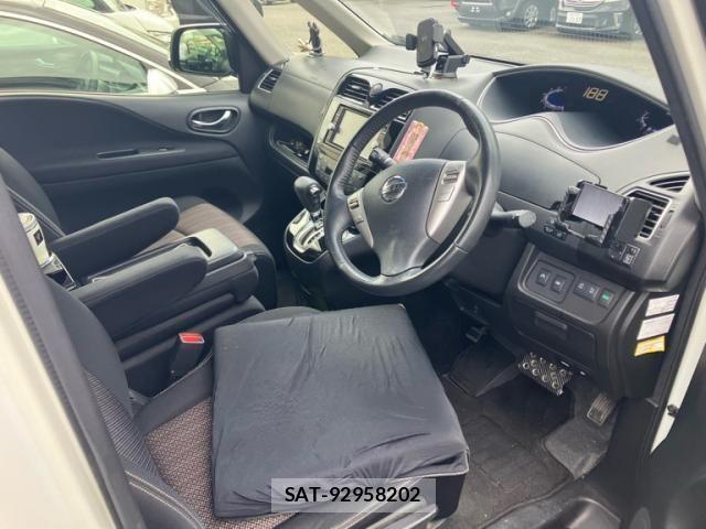 Nissan SERENA 2016-02 8414916-11