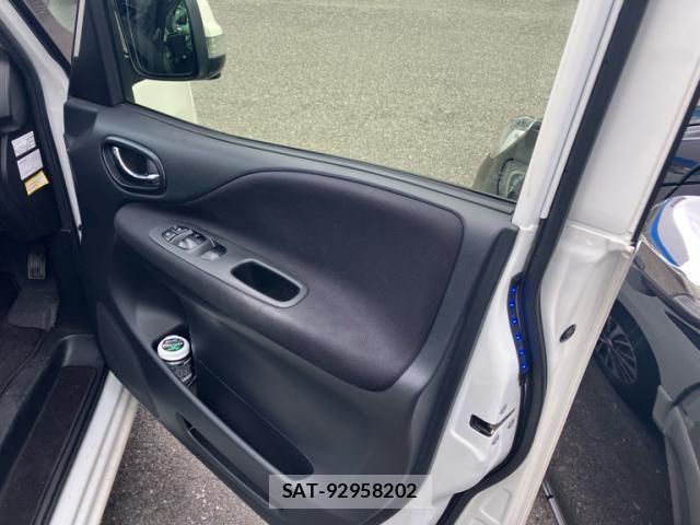 Nissan SERENA 2016-02 8414916-12