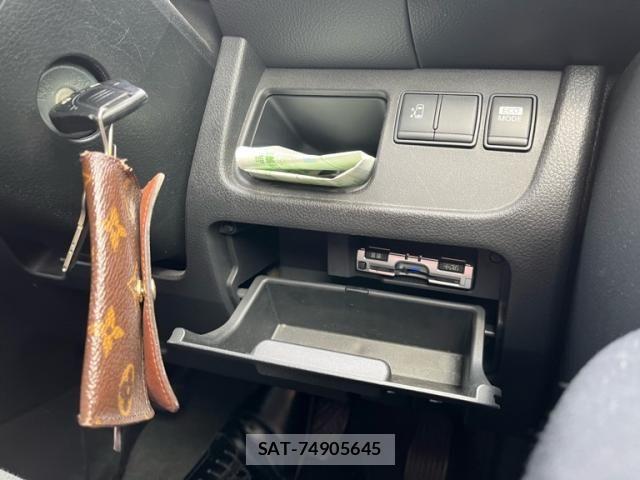 Nissan SERENA 2012-08 8414934-13