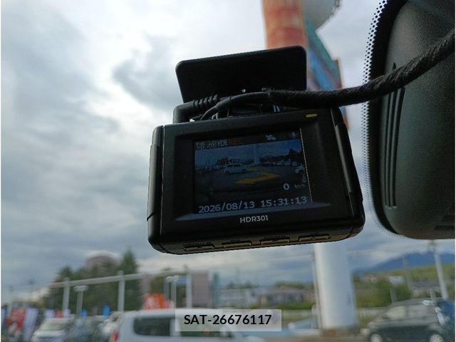 Nissan SERENA 2016-10 8414891-26