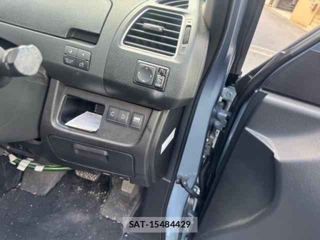 Nissan SERENA 2013-10 8438875-9