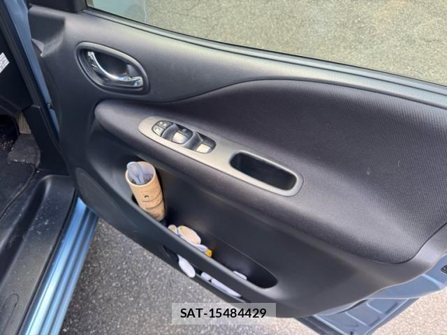 Nissan SERENA 2013-10 8438875-10