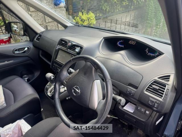 Nissan SERENA 2013-10 8438875-11