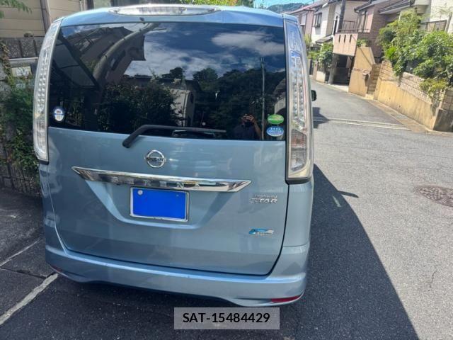 Nissan SERENA 2013-10 8438875-3