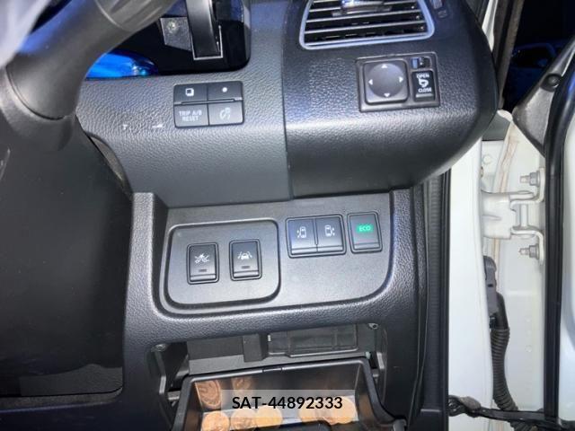 Nissan SERENA 2014-09 8438877-12