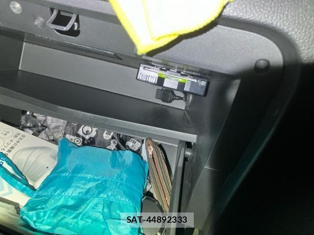Nissan SERENA 2014-09 8438877-21