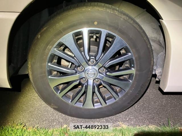Nissan SERENA 2014-09 8438877-6