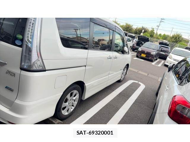 Nissan SERENA 2013-09 8438869-2