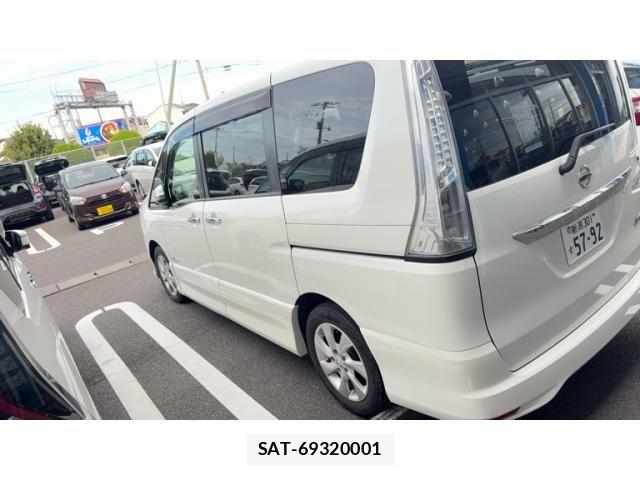 Nissan SERENA 2013-09 8438869-3
