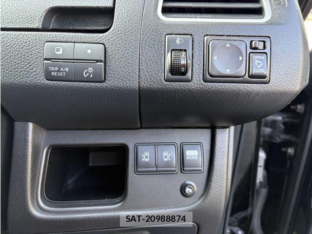 Nissan SERENA 2013-02 8438872-6