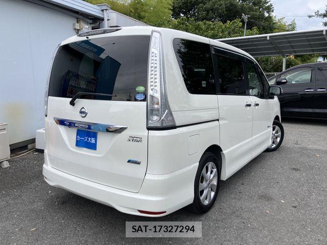Nissan SERENA 2013-10 8458399-3