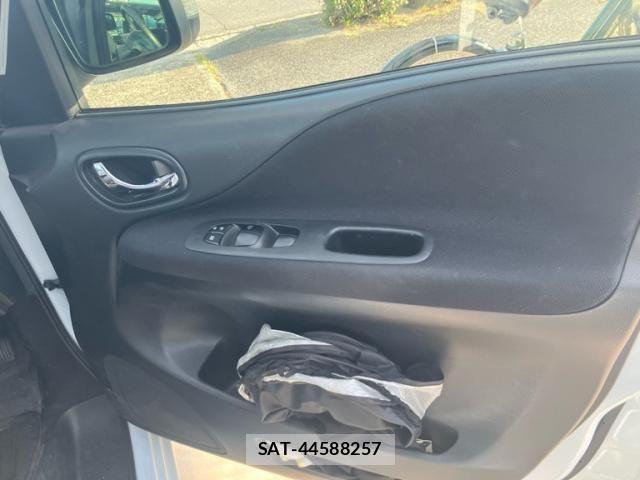 Nissan SERENA 2014-08 8486070-12