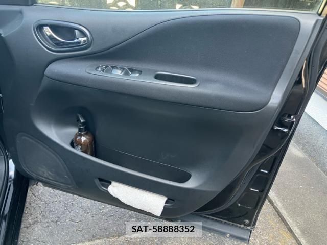 Nissan SERENA 2013-10 8486071-11