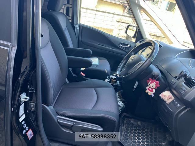 Nissan SERENA 2013-10 8486071-13