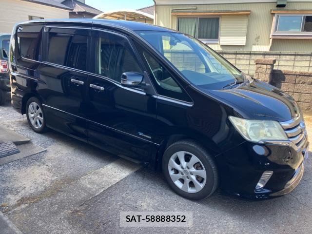 Nissan SERENA 2013-10 8486071-1