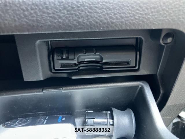 Nissan SERENA 2013-10 8486071-19