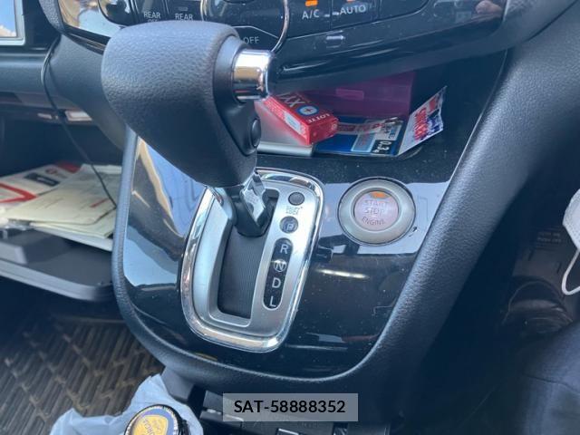 Nissan SERENA 2013-10 8486071-24