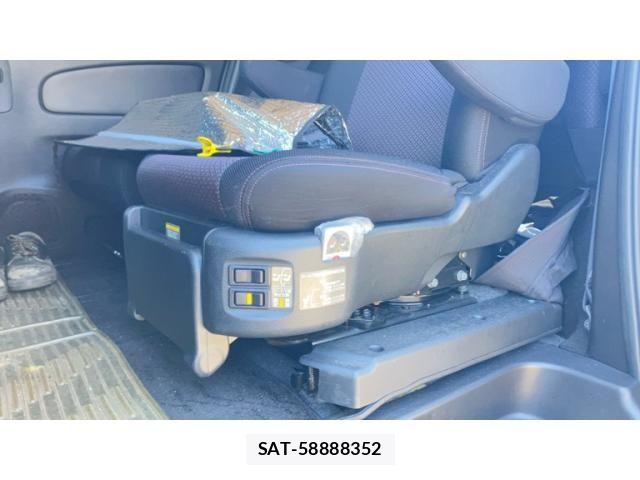 Nissan SERENA 2013-10 8486071-29