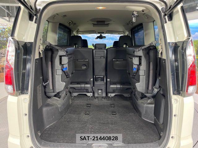 Nissan SERENA 2018-04 8527300-9
