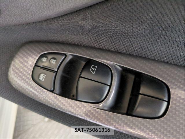 Nissan SERENA 2014-02 8527305-29