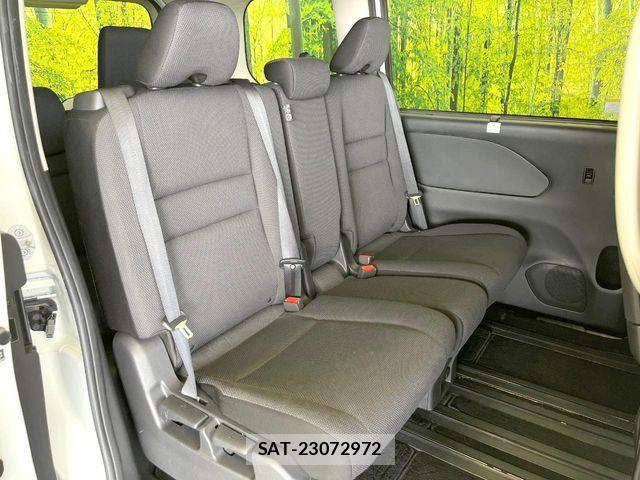 Nissan SERENA 2017-01 8527303-8