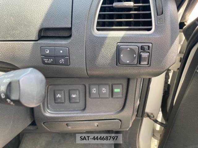 Nissan SERENA 2015-11 8527312-12