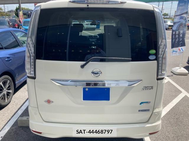 Nissan SERENA 2015-11 8527312-1