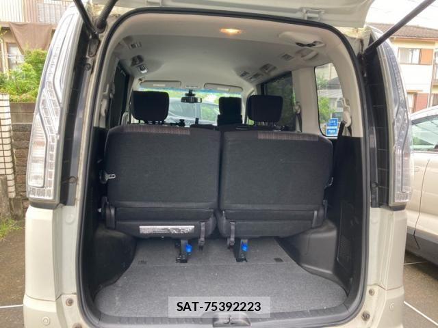 Nissan SERENA 2016-04 8527314-12