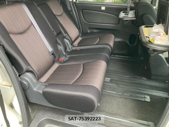Nissan SERENA 2016-04 8527314-15