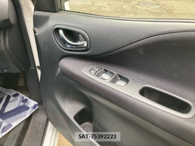 Nissan SERENA 2016-04 8527314-17