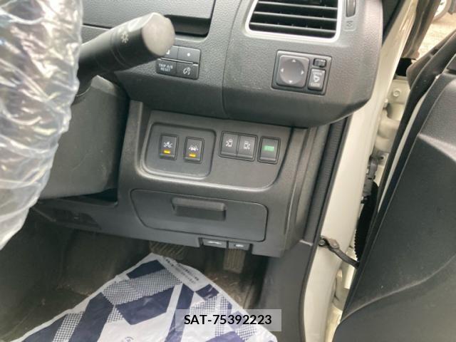 Nissan SERENA 2016-04 8527314-18
