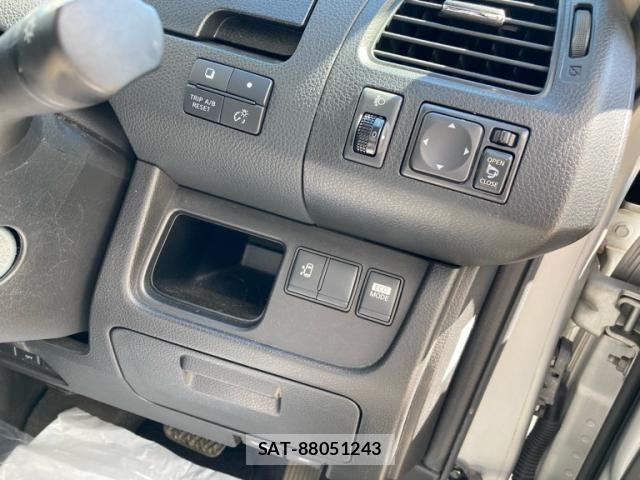 Nissan SERENA 2013-07 8527319-15
