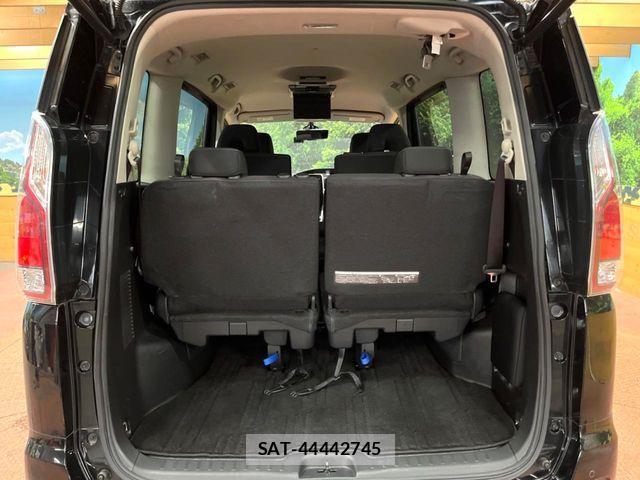 Nissan SERENA 2017-04 8563511-10