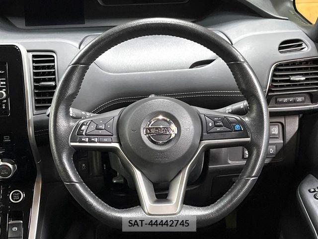 Nissan SERENA 2017-04 8563511-11