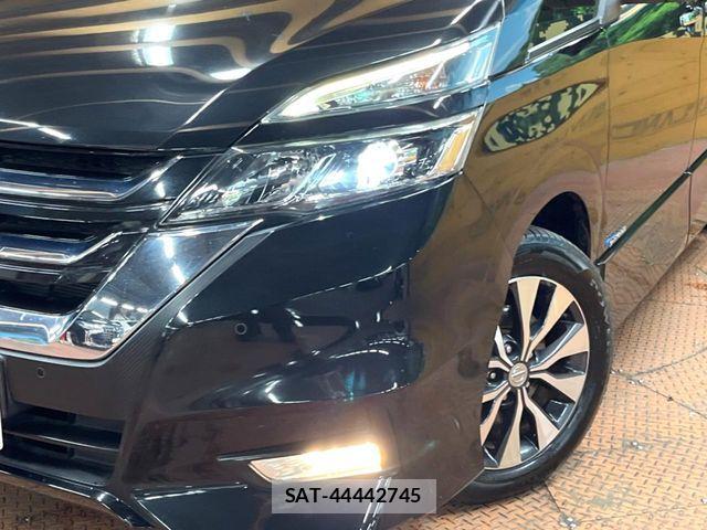 Nissan SERENA 2017-04 8563511-12