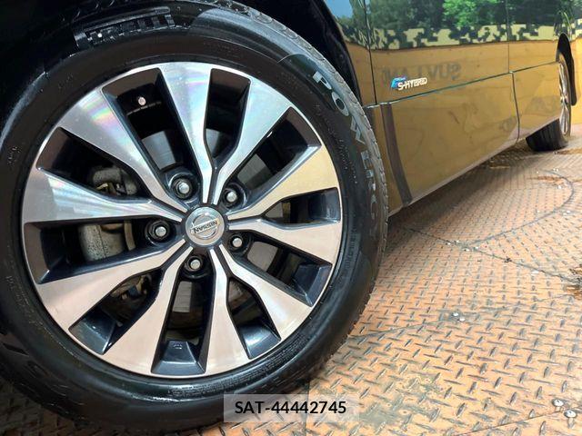 Nissan SERENA 2017-04 8563511-13
