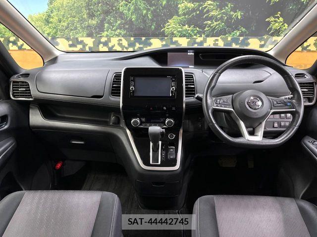 Nissan SERENA 2017-04 8563511-1
