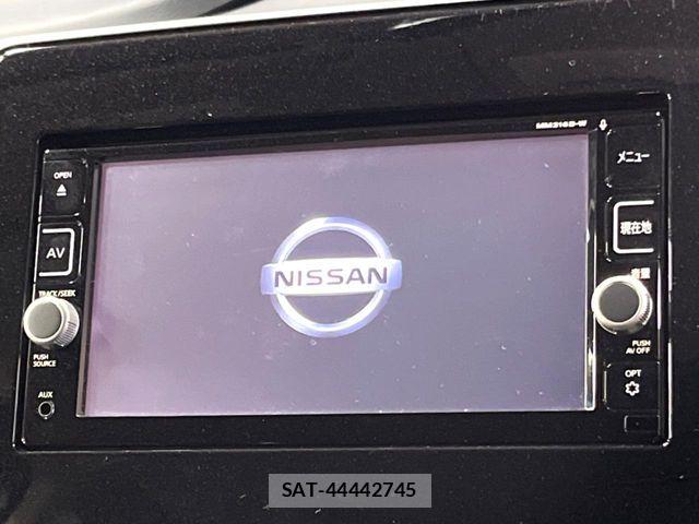 Nissan SERENA 2017-04 8563511-3