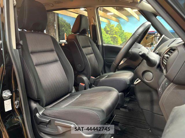 Nissan SERENA 2017-04 8563511-7