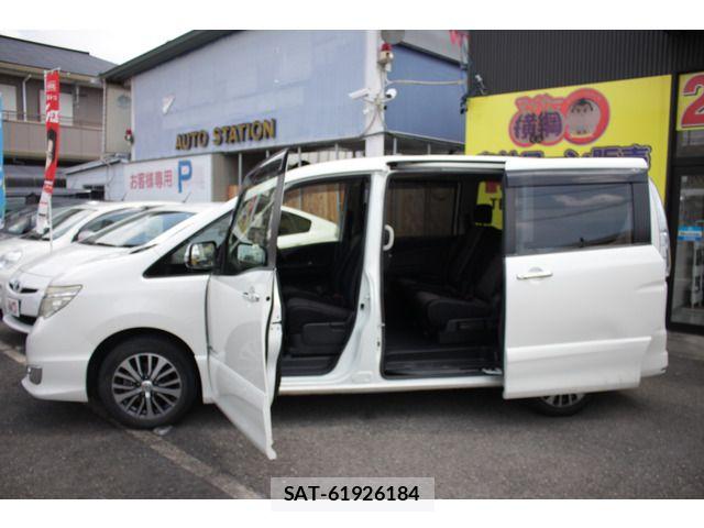 Nissan SERENA 2014-02 8563515-13