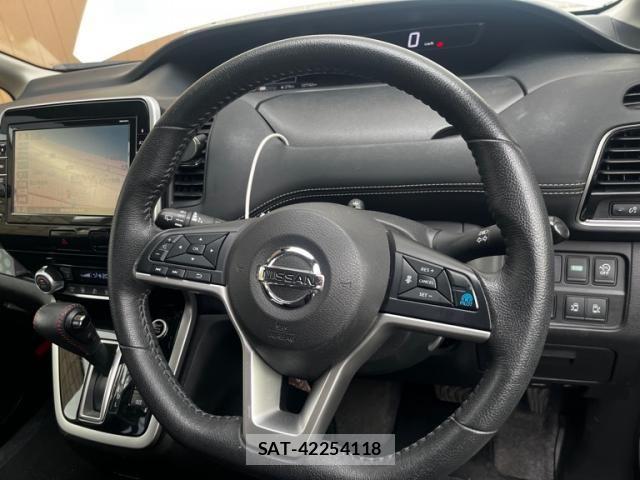 Nissan SERENA 2017-01 8563519-3