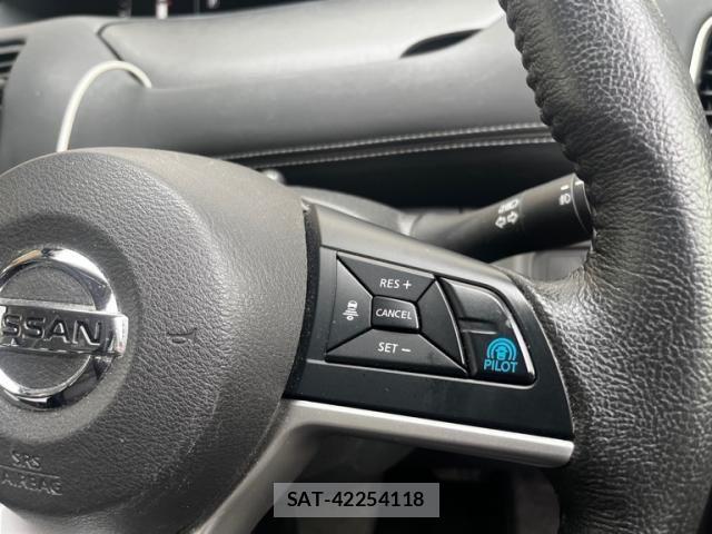 Nissan SERENA 2017-01 8563519-4