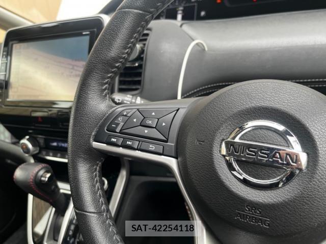 Nissan SERENA 2017-01 8563519-5