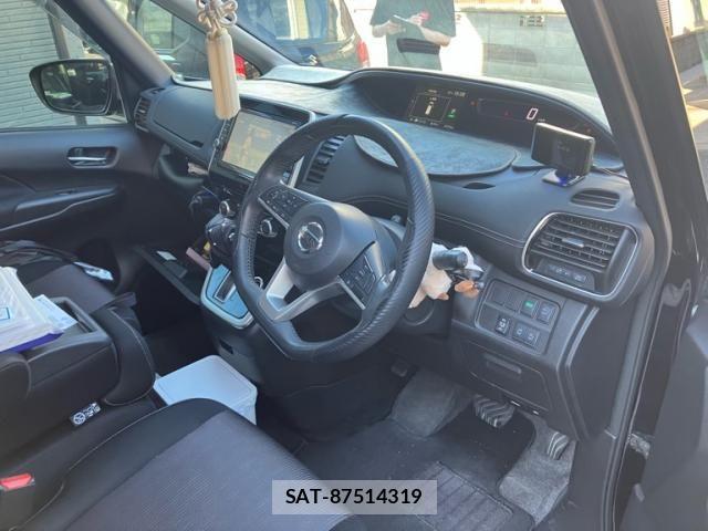 Nissan SERENA 2016-10 8563518-9