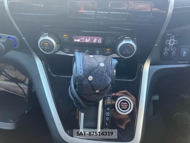Nissan SERENA 2016-10 8563518-19