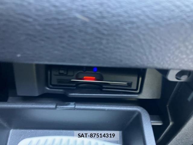 Nissan SERENA 2016-10 8563518-24