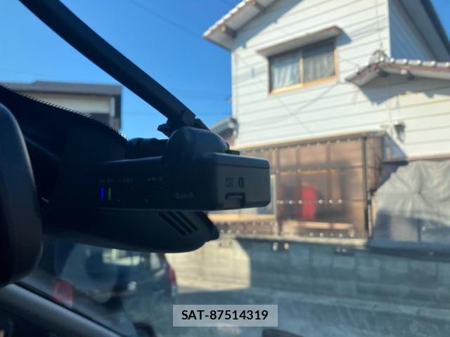 Nissan SERENA 2016-10 8563518-25