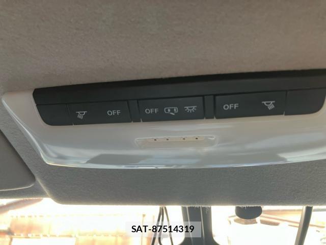 Nissan SERENA 2016-10 8563518-26